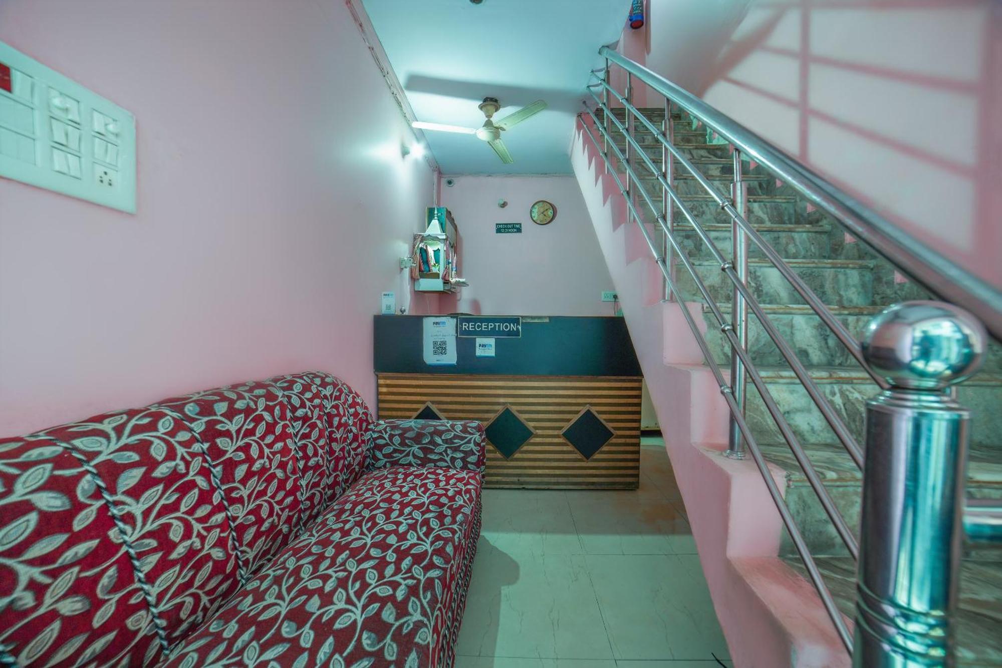 Spot On Komfort Guest House Rudrapur Exterior foto